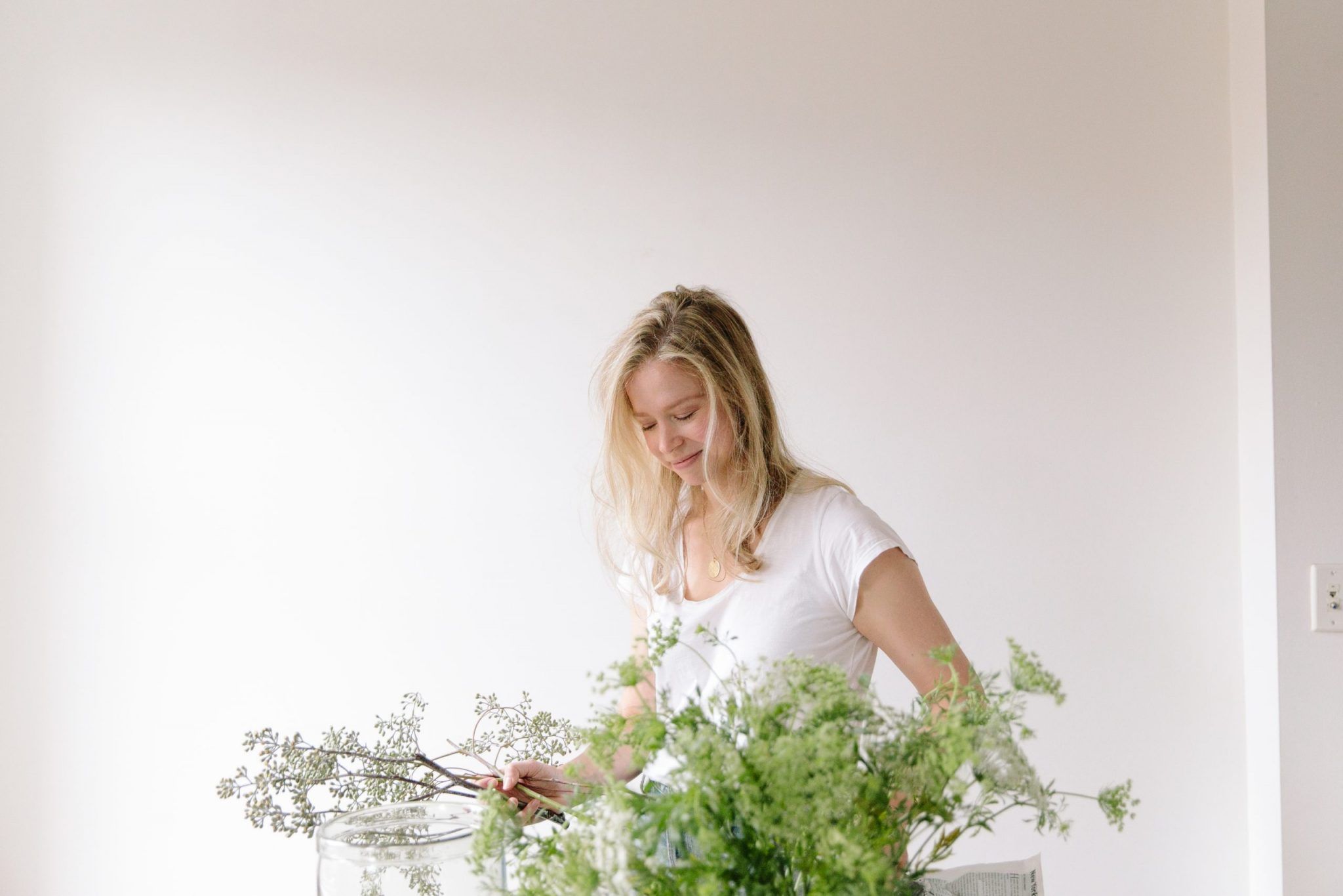 chrissy carter arranging flowers